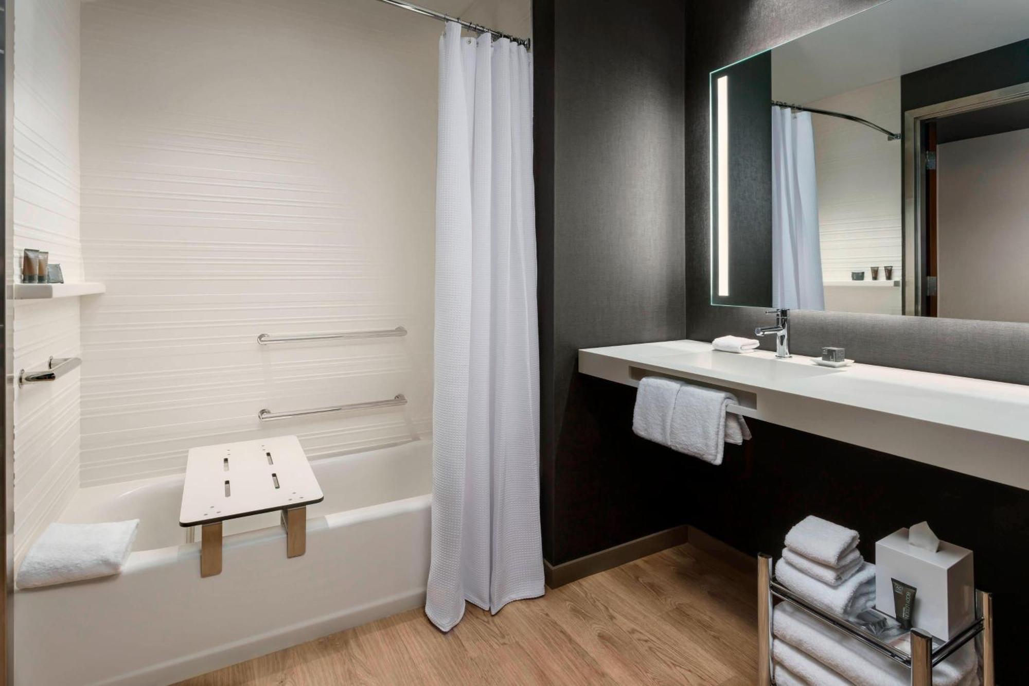 Ac Hotel By Marriott Chapel Hill Downtown Εξωτερικό φωτογραφία