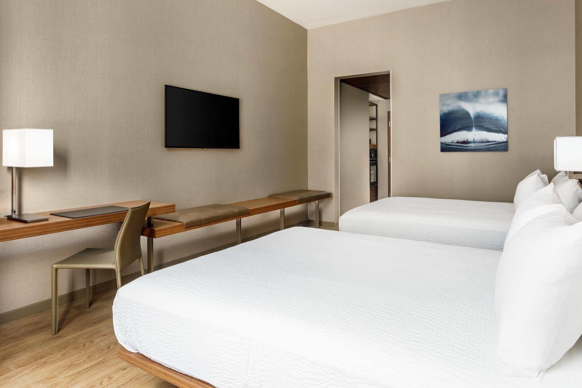 Ac Hotel By Marriott Chapel Hill Downtown Εξωτερικό φωτογραφία